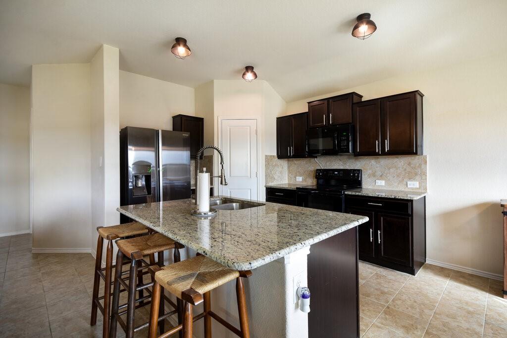 1112 Hillrose Dr Property Photo 7
