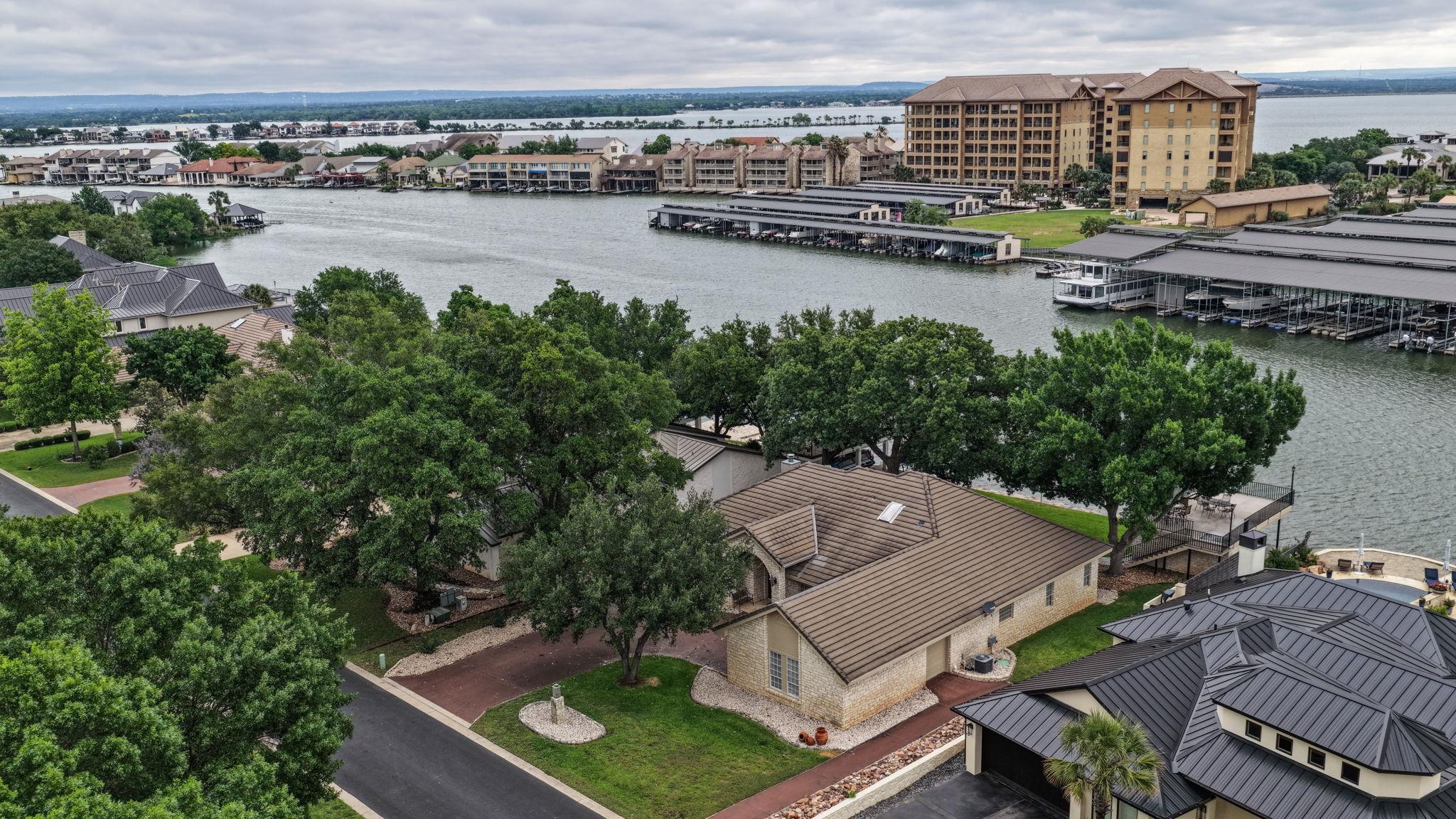 909 Red Sails Dr Property Photo 14