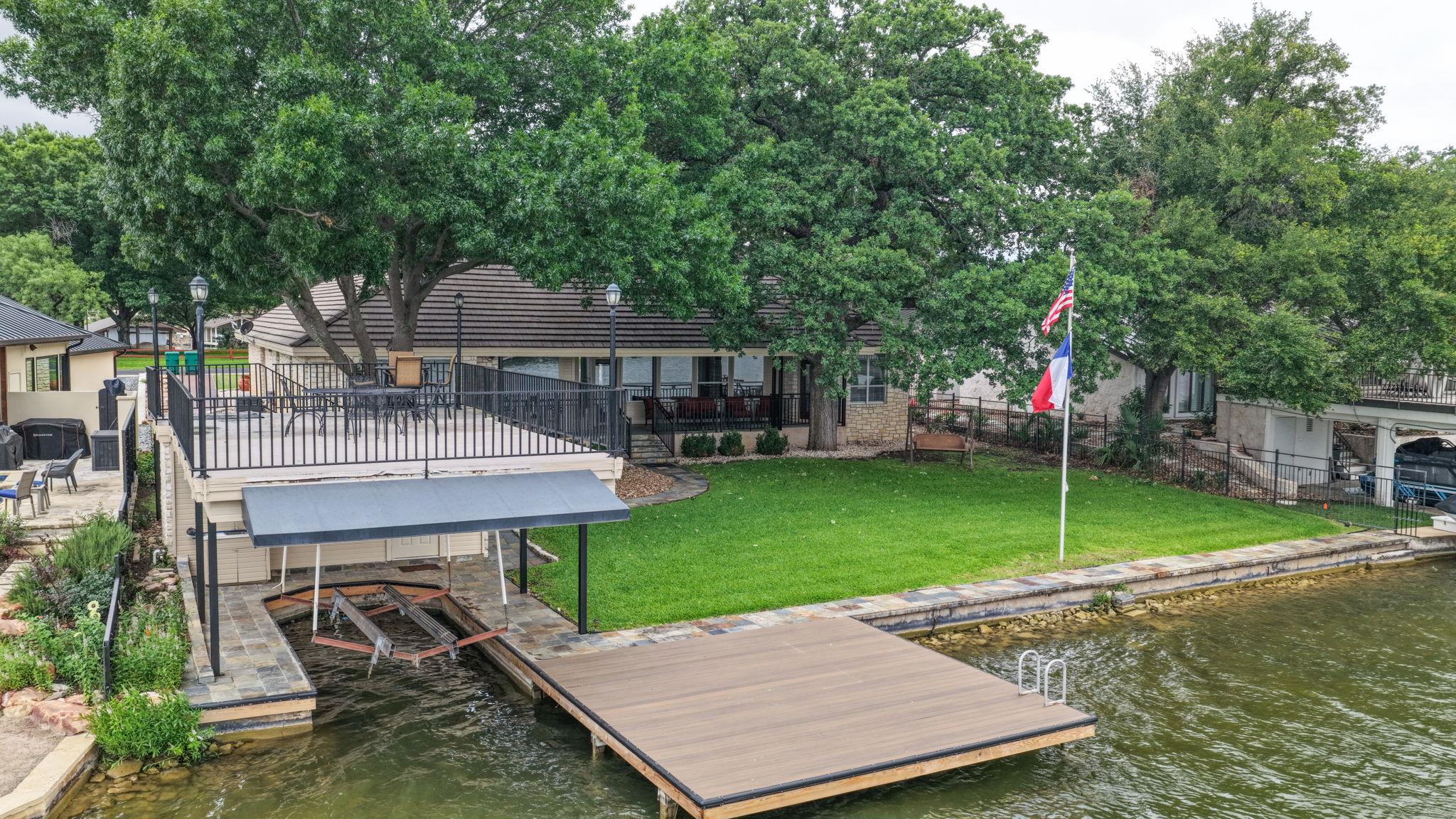 909 Red Sails Dr Property Photo 15