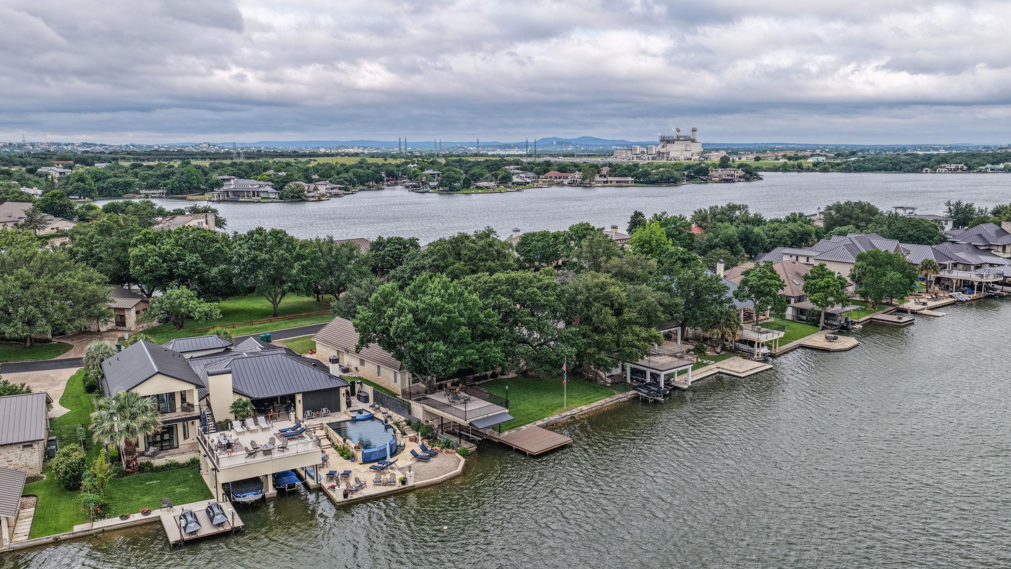 909 Red Sails Dr Property Photo 16