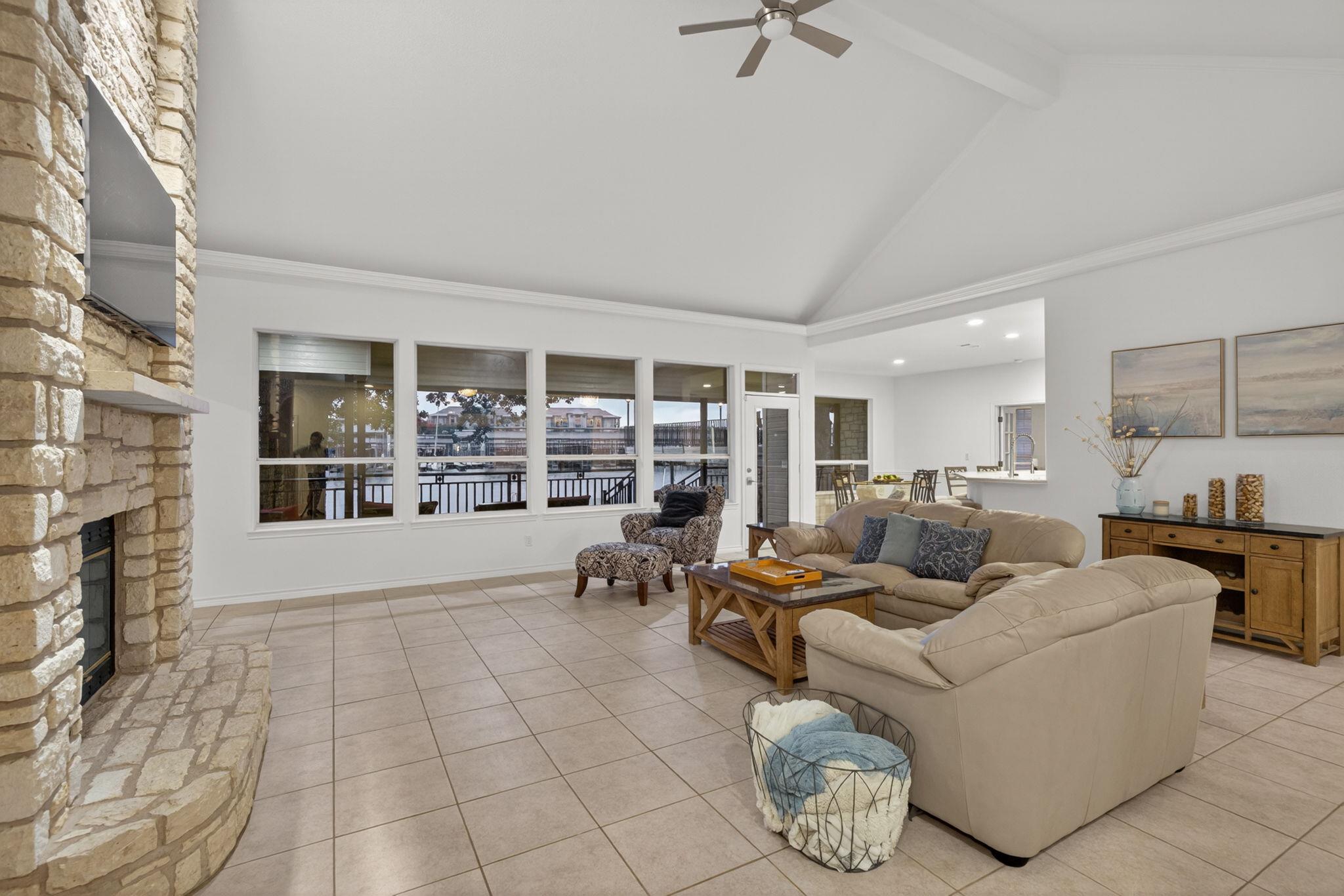 909 Red Sails Dr Property Photo 18