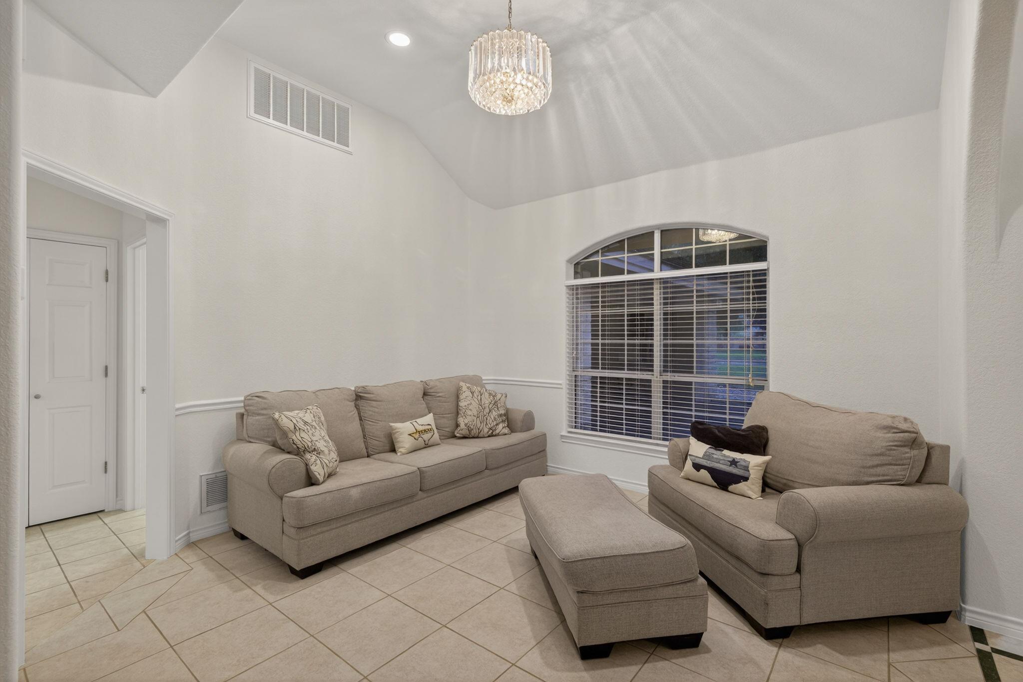 909 Red Sails Dr Property Photo 25