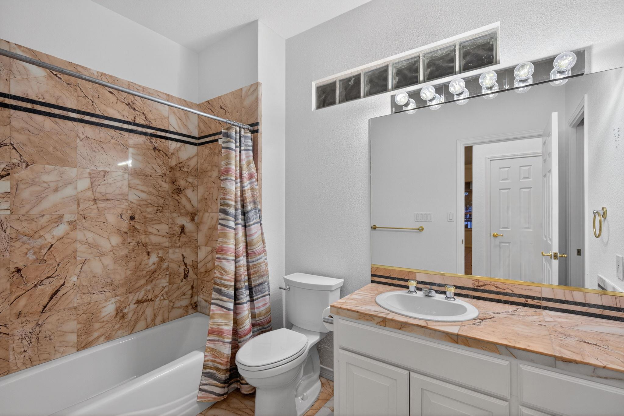 909 Red Sails Dr Property Photo 32