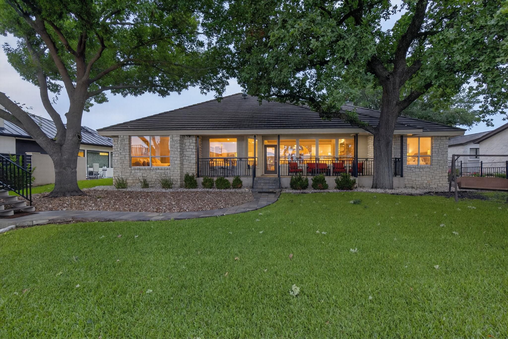 909 Red Sails Dr Property Photo 38