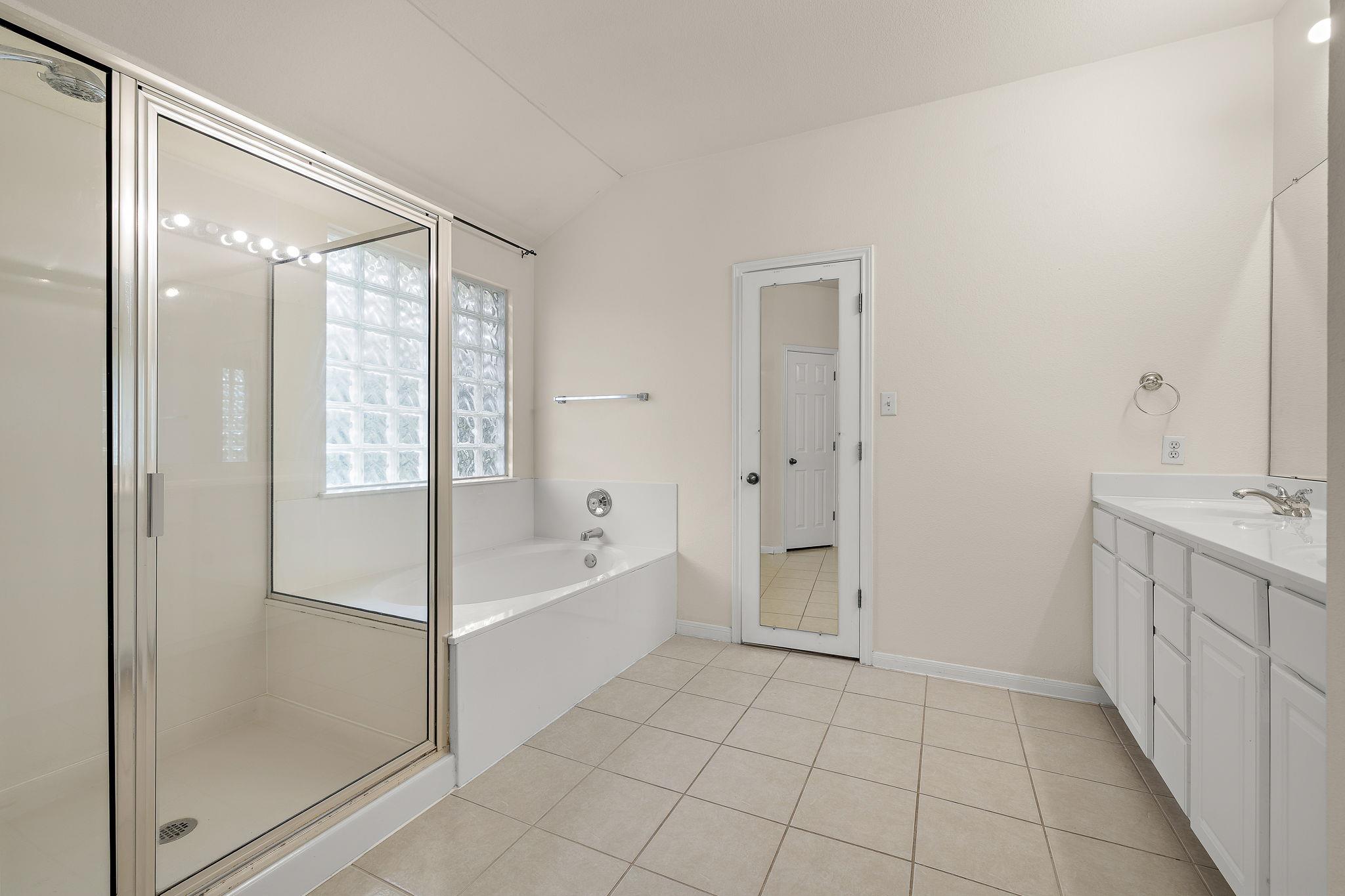 1104 Iron Horse None Property Photo 16