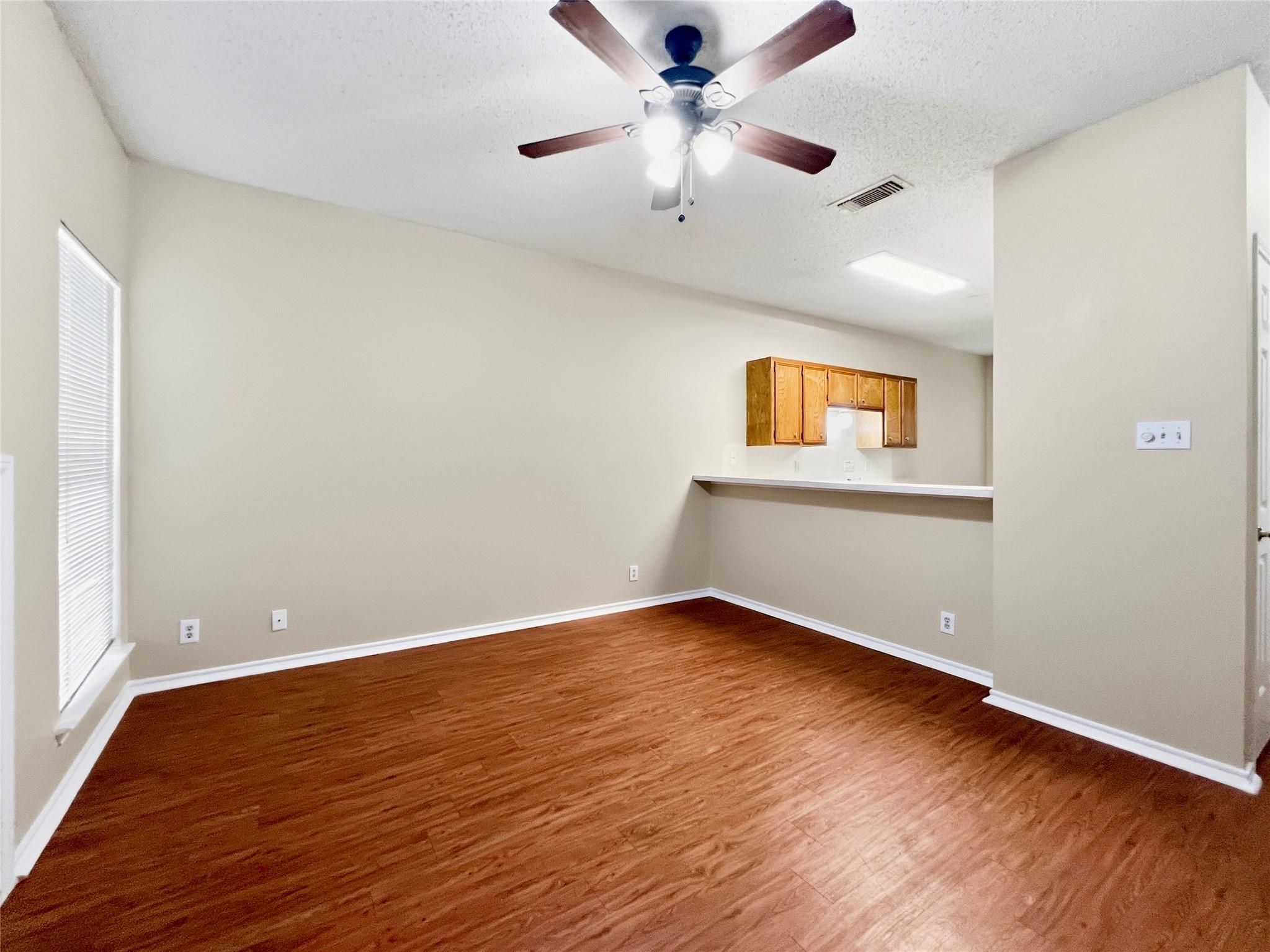 2414 Longview St. None #305 Property Photo 5