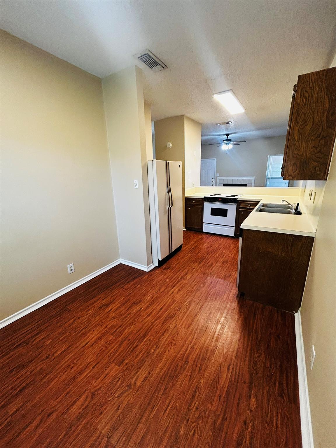 2414 Longview St. None #305 Property Photo 12