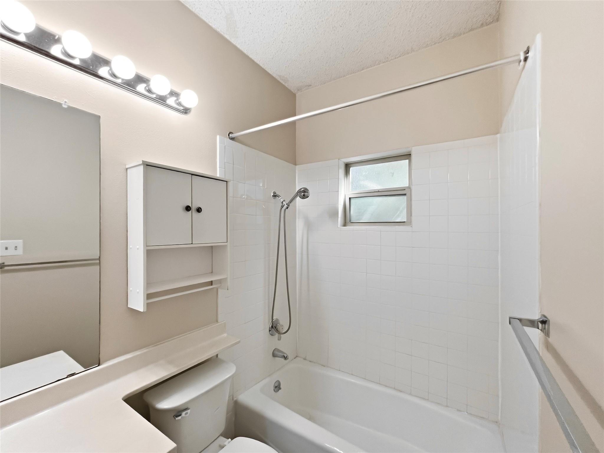 2414 Longview St. None #305 Property Photo 15