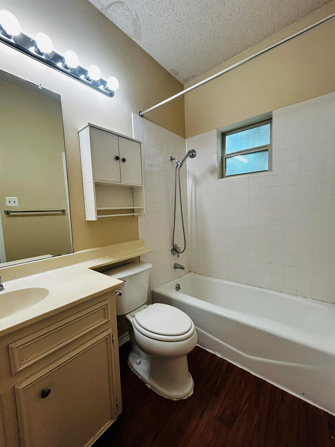 2414 Longview St. None #305 Property Photo 17