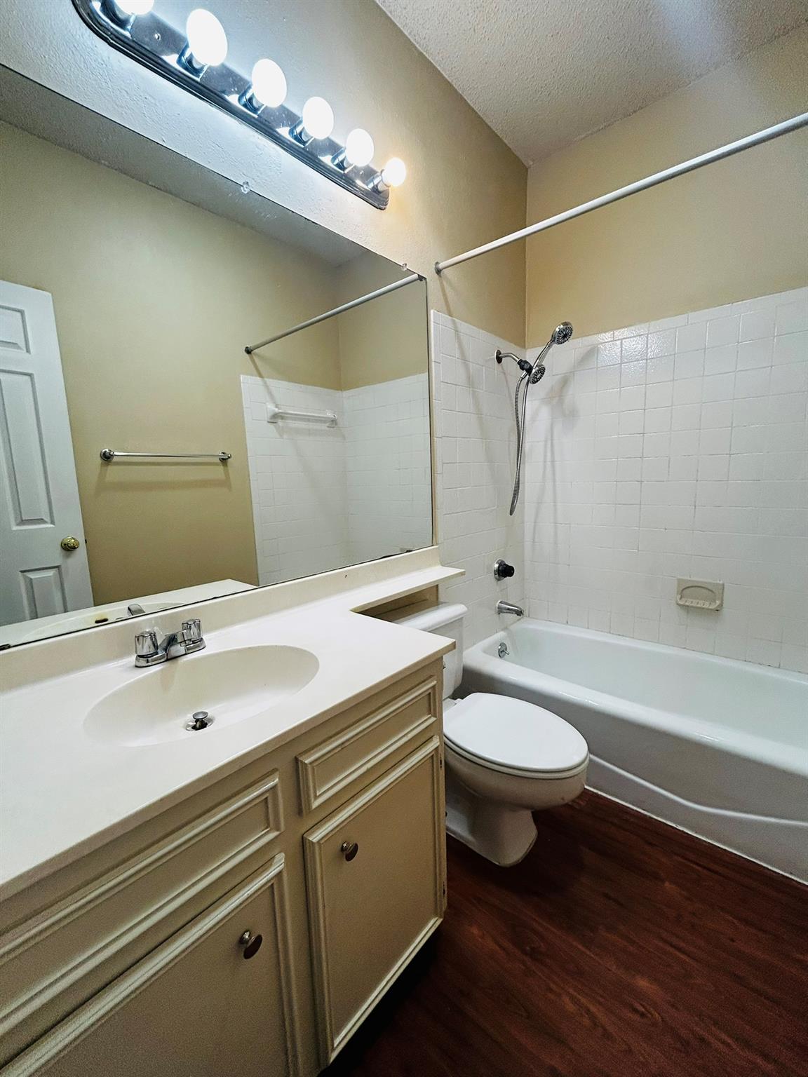 2414 Longview St. None #305 Property Photo 21