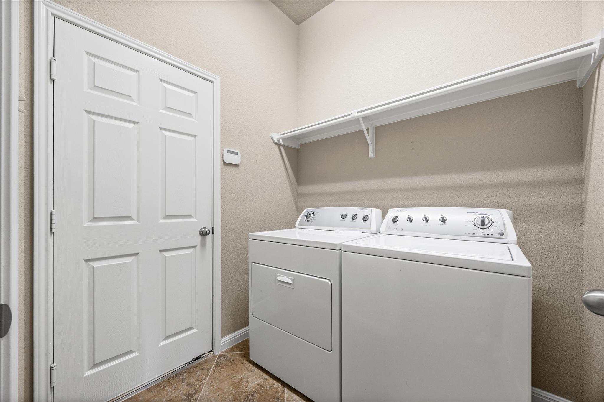 747 Westbury Ln Property Photo 17