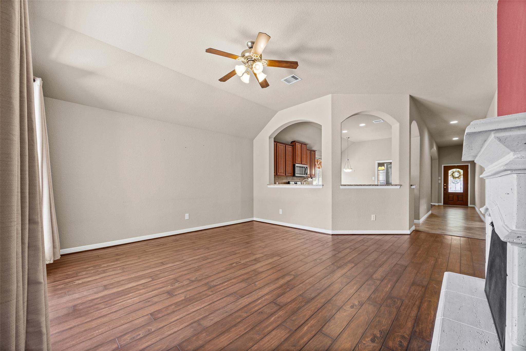 747 Westbury Ln Property Photo 20