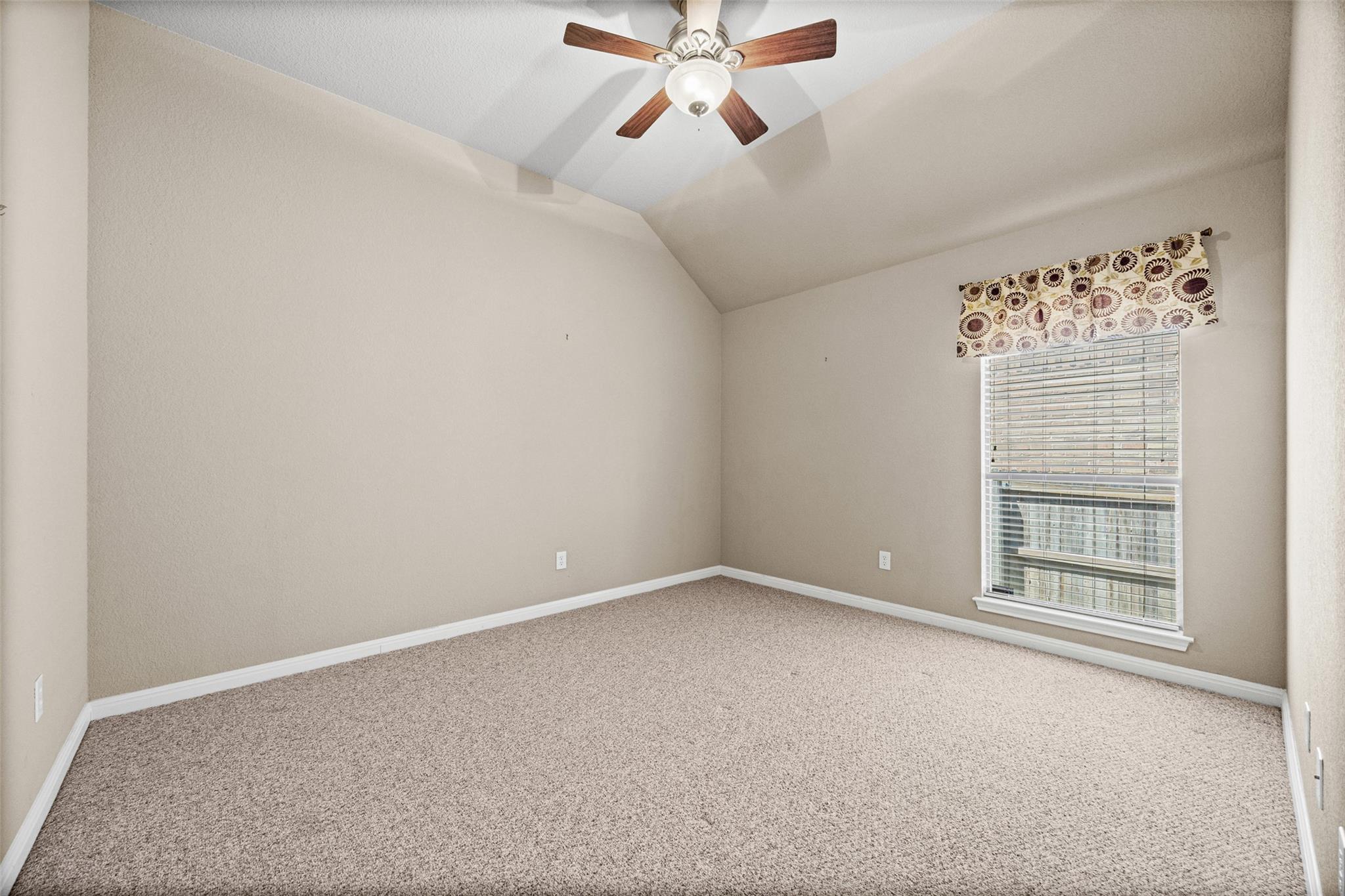 747 Westbury Ln Property Photo 22