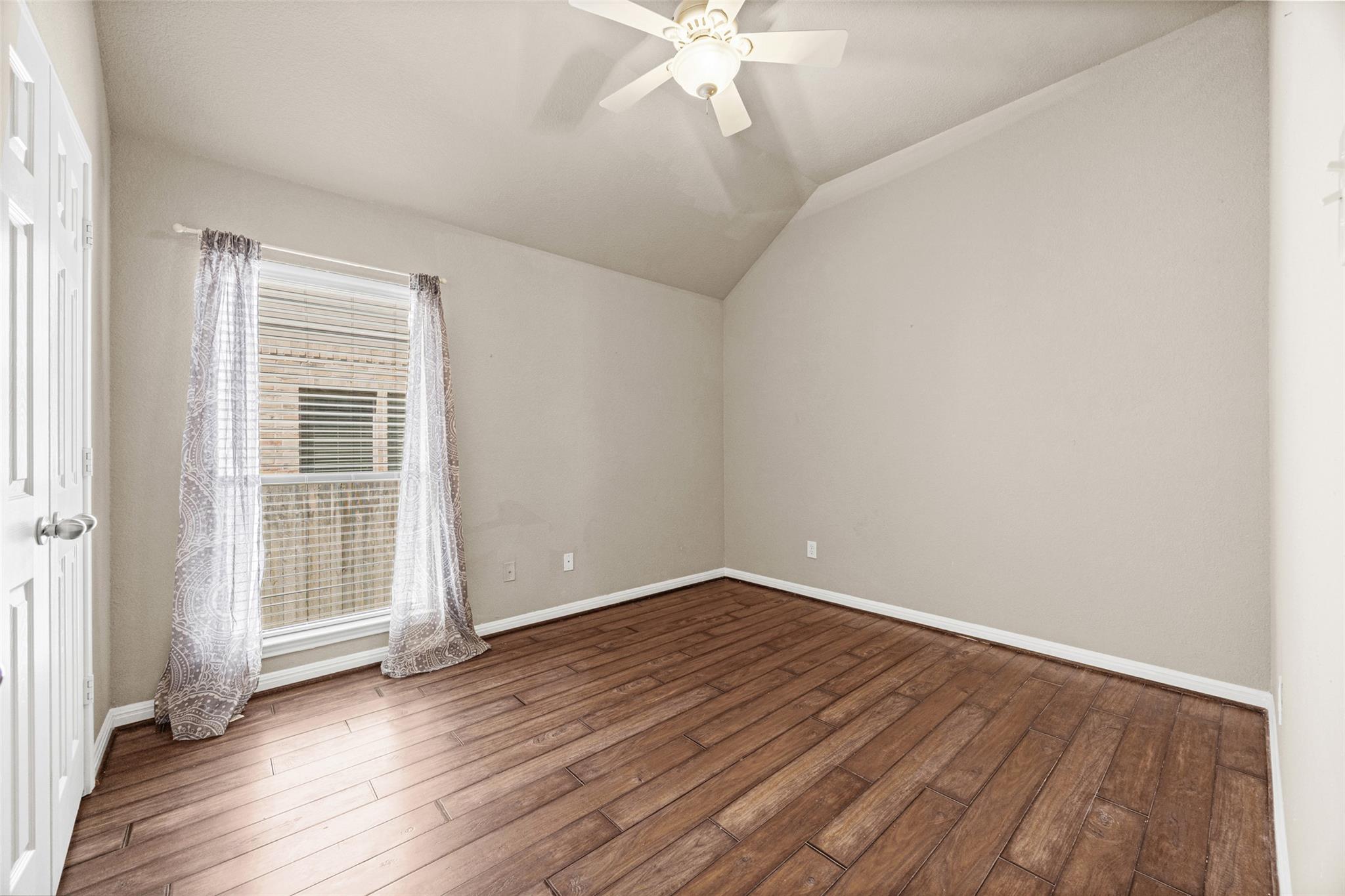 747 Westbury Ln Property Photo 23