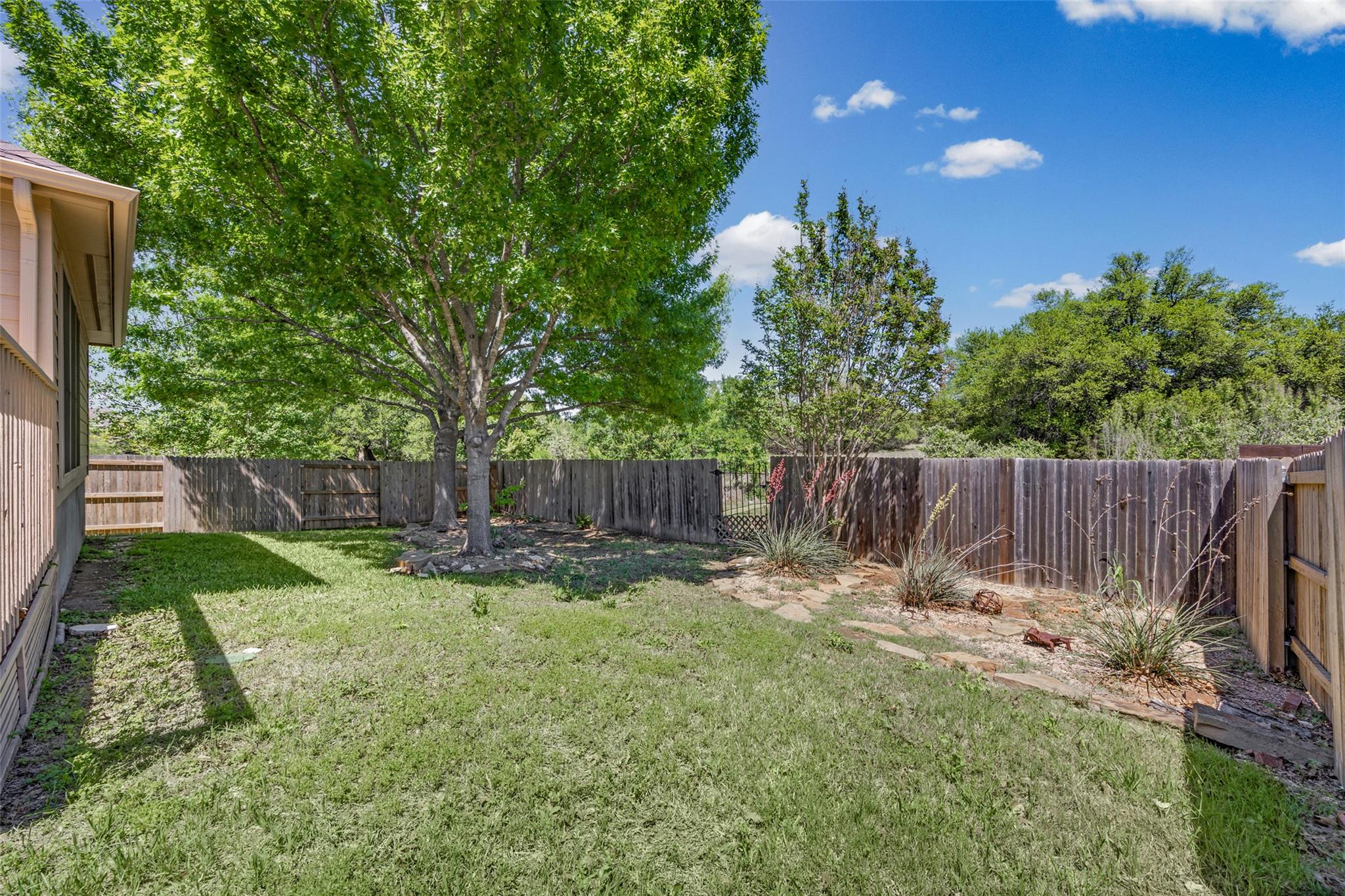 747 Westbury Ln Property Photo 32