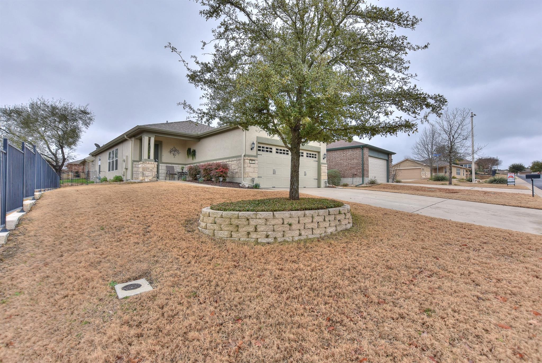802 Salado Creek Ln Property Photo 3