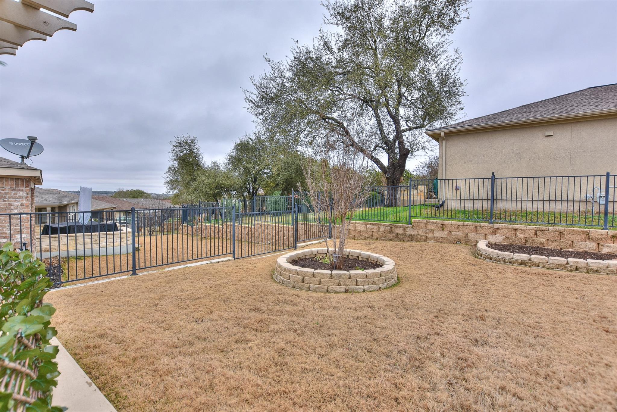 802 Salado Creek Ln Property Photo 26