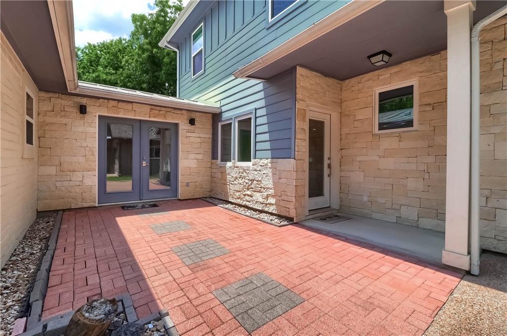 900 Capitol Ct Property Photo 2
