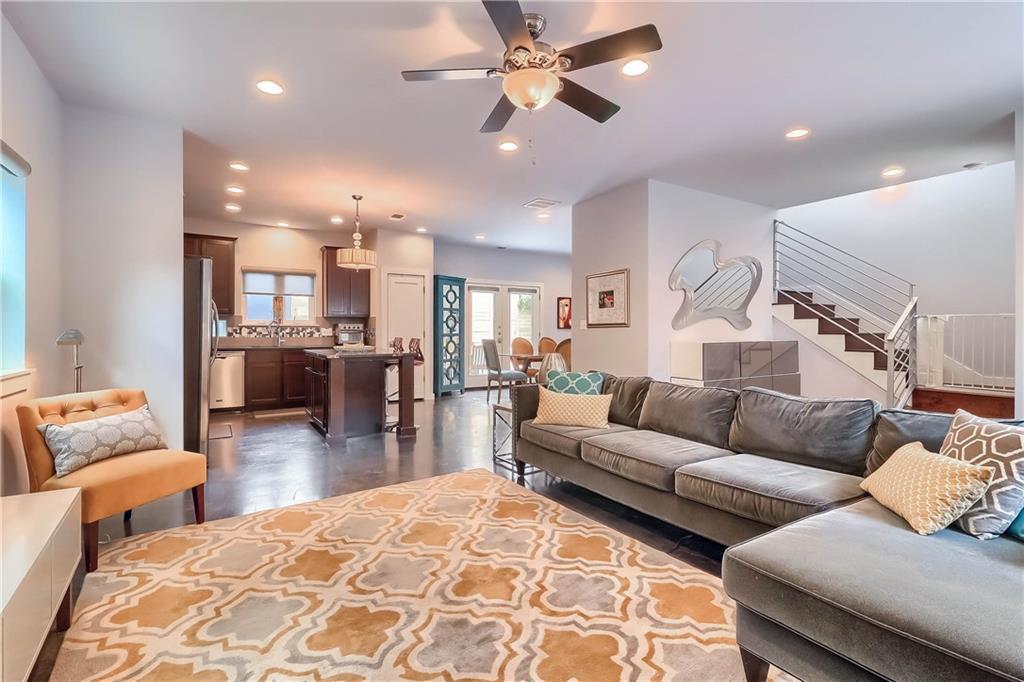 900 Capitol Ct Property Photo 5