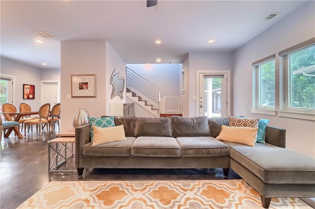 900 Capitol Ct Property Photo 6