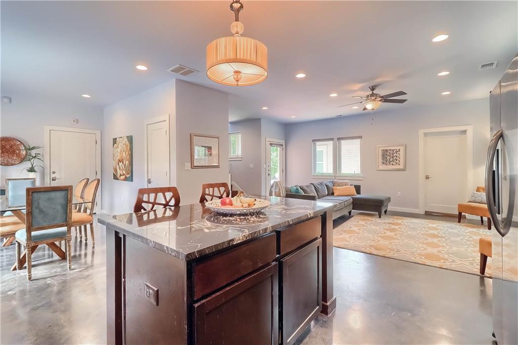 900 Capitol Ct Property Photo 7