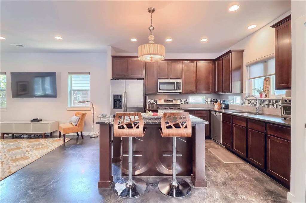 900 Capitol Ct Property Photo 10