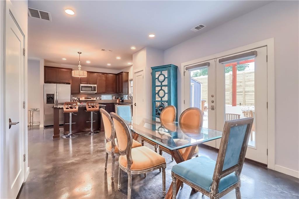 900 Capitol Ct Property Photo 12