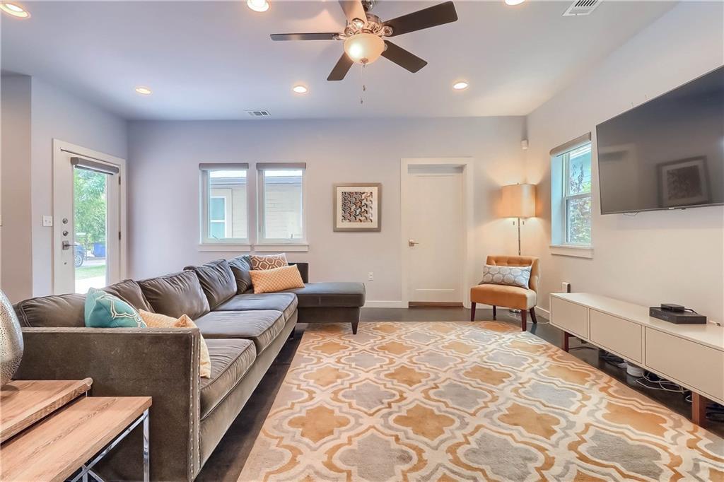 900 Capitol Ct Property Photo 15