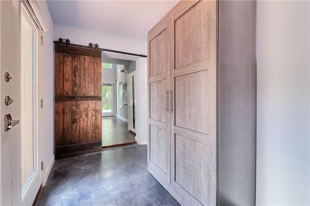 900 Capitol Ct Property Photo 17