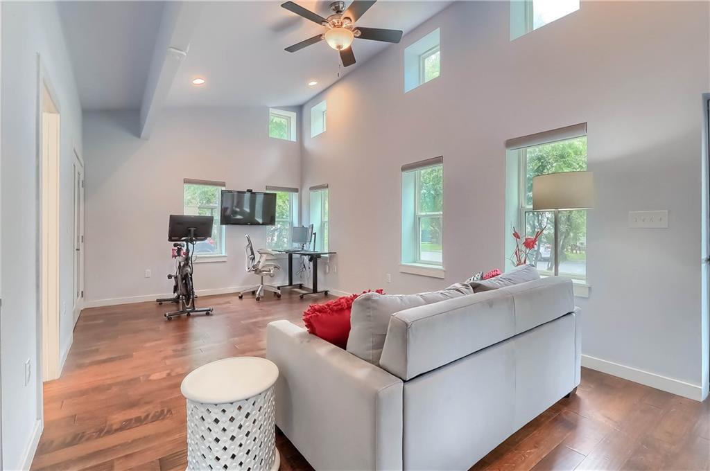 900 Capitol Ct Property Photo 23