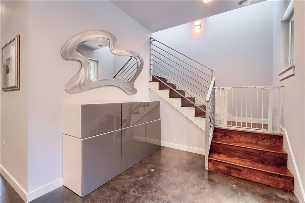 900 Capitol Ct Property Photo 24