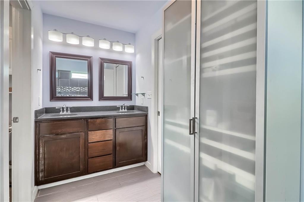 900 Capitol Ct Property Photo 27