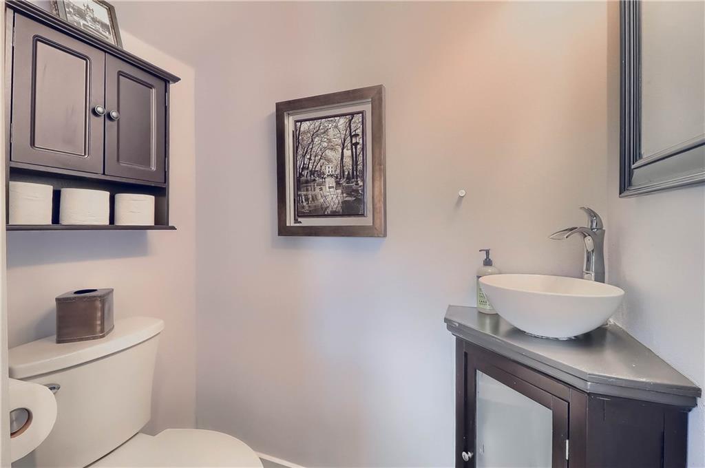 900 Capitol Ct Property Photo 32