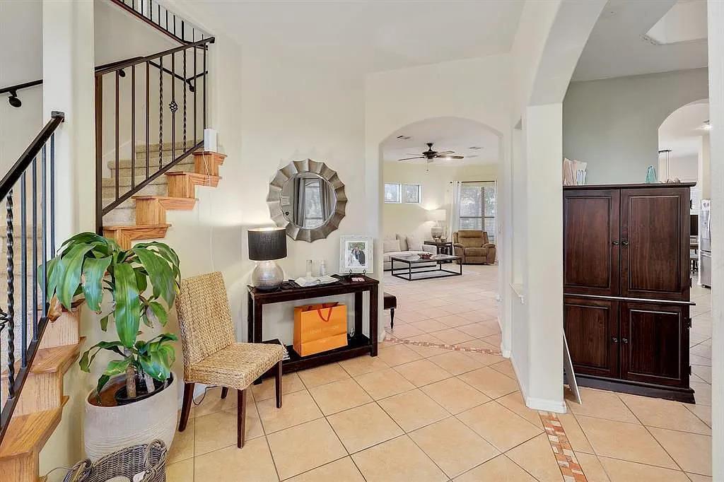 101 Cheerful Ct Property Photo 4