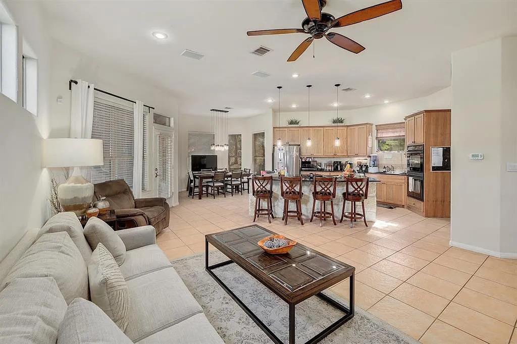 101 Cheerful Ct Property Photo 5