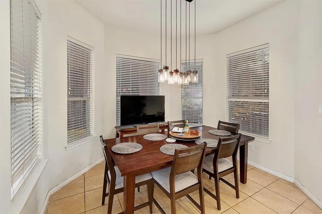 101 Cheerful Ct Property Photo 9