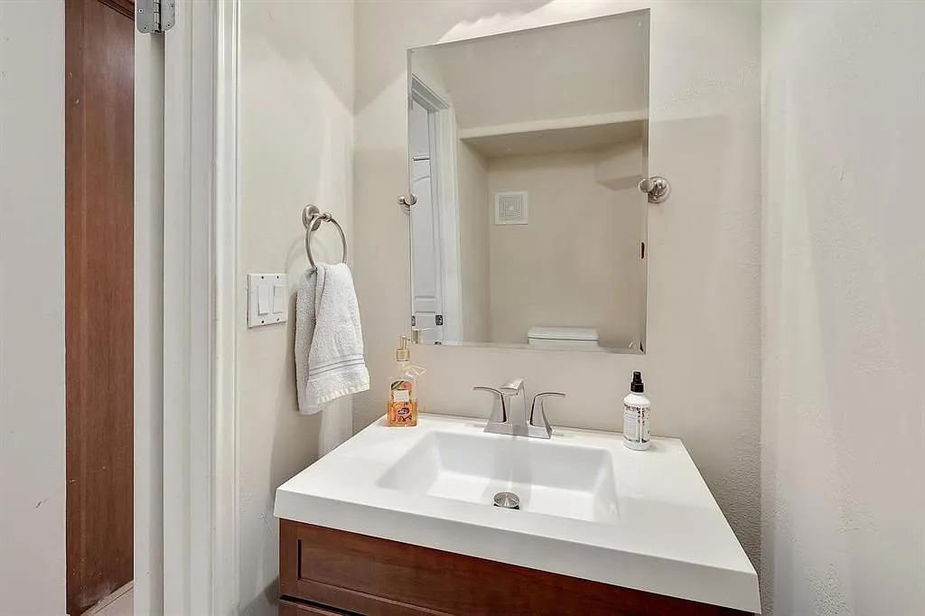 101 Cheerful Ct Property Photo 18