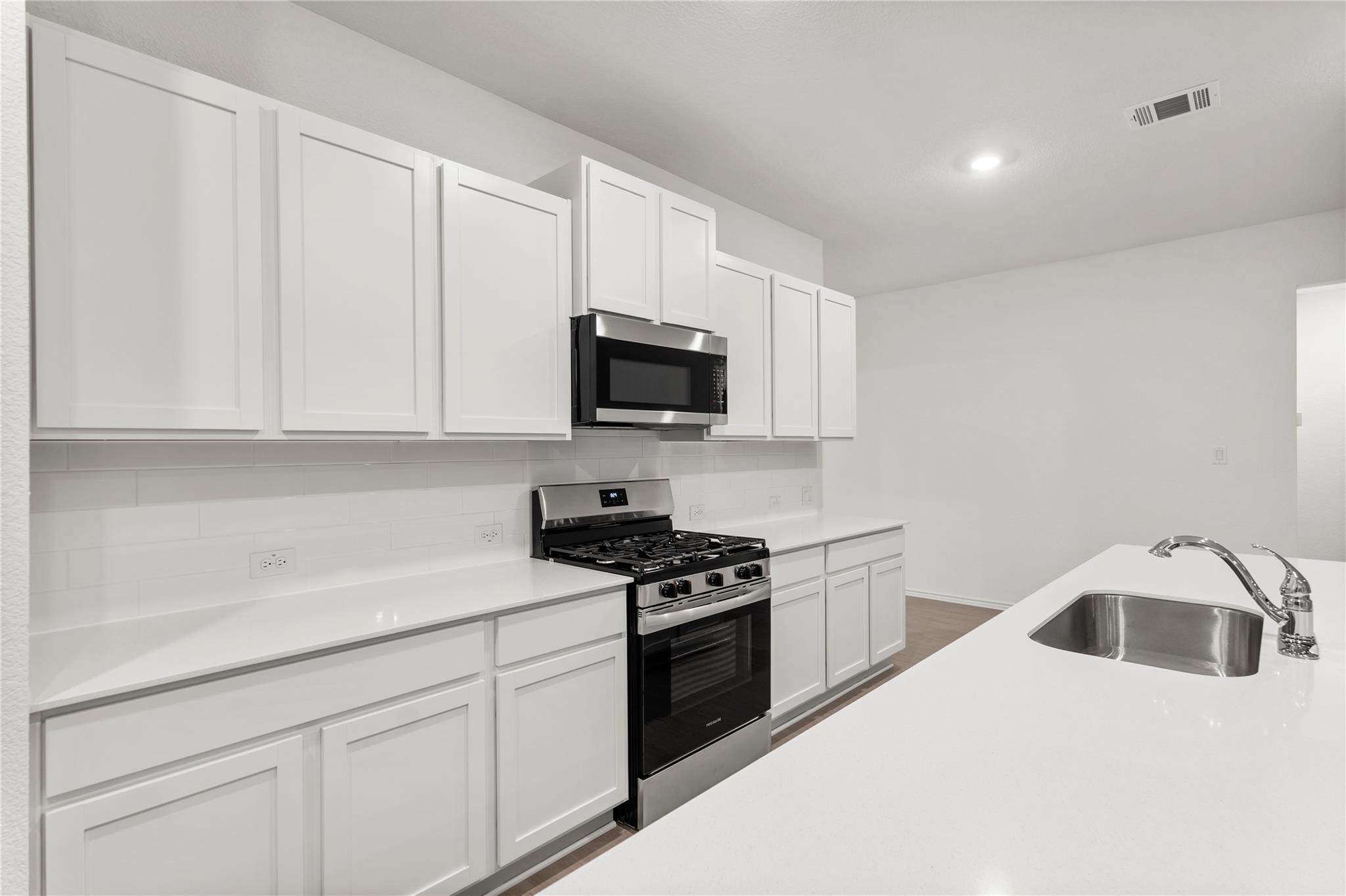 161 Keefer None Property Photo 4