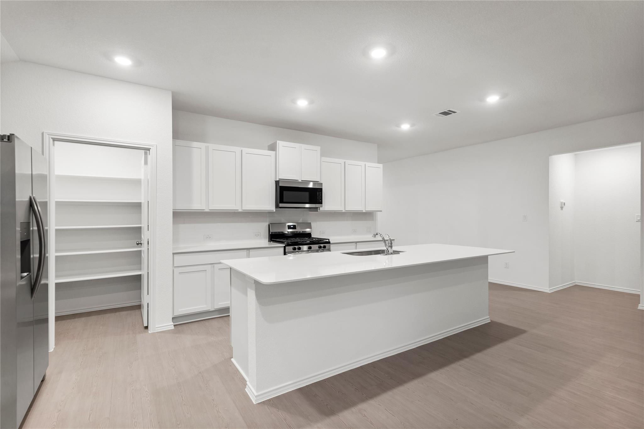 161 Keefer None Property Photo 6