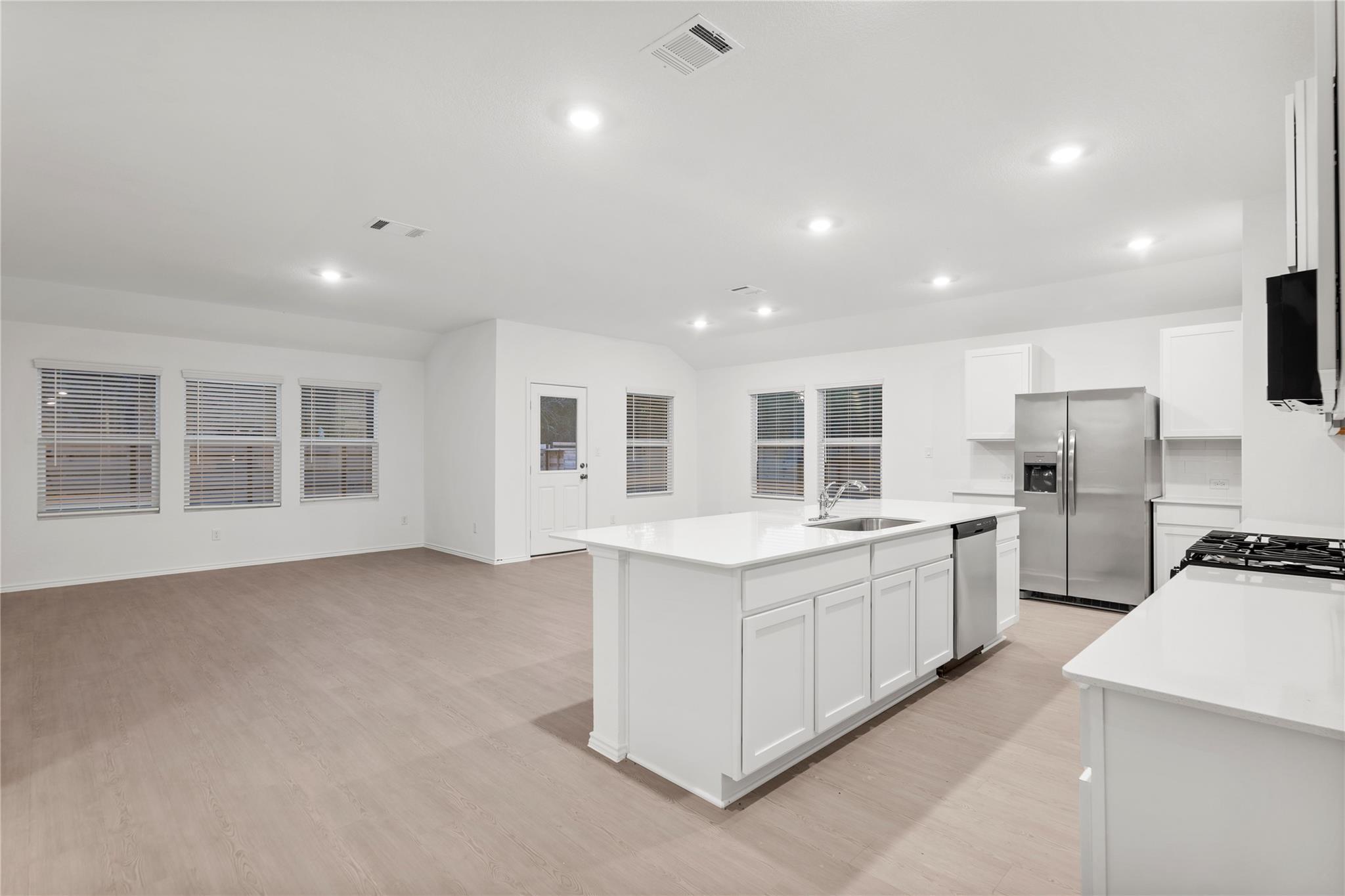 161 Keefer None Property Photo 10