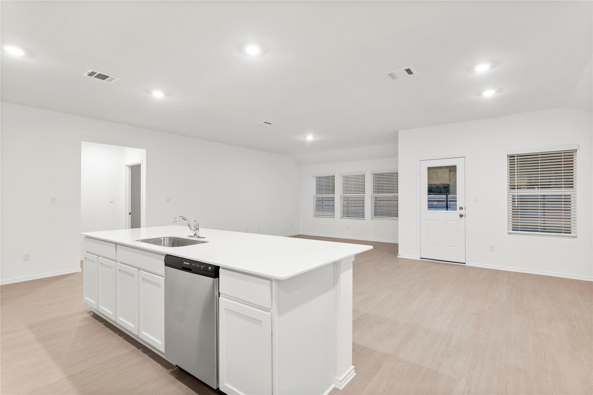 161 Keefer None Property Photo 11