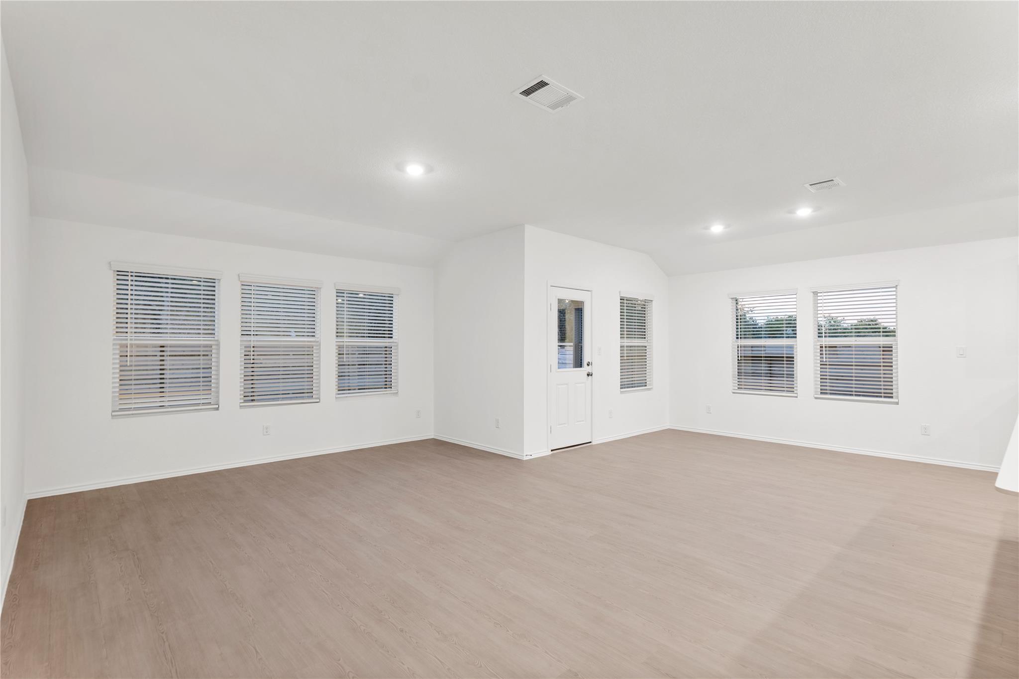 161 Keefer None Property Photo 12