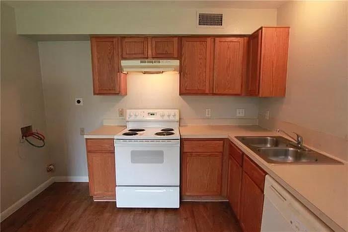 7206 Twin Crest Dr #102 Property Photo 5