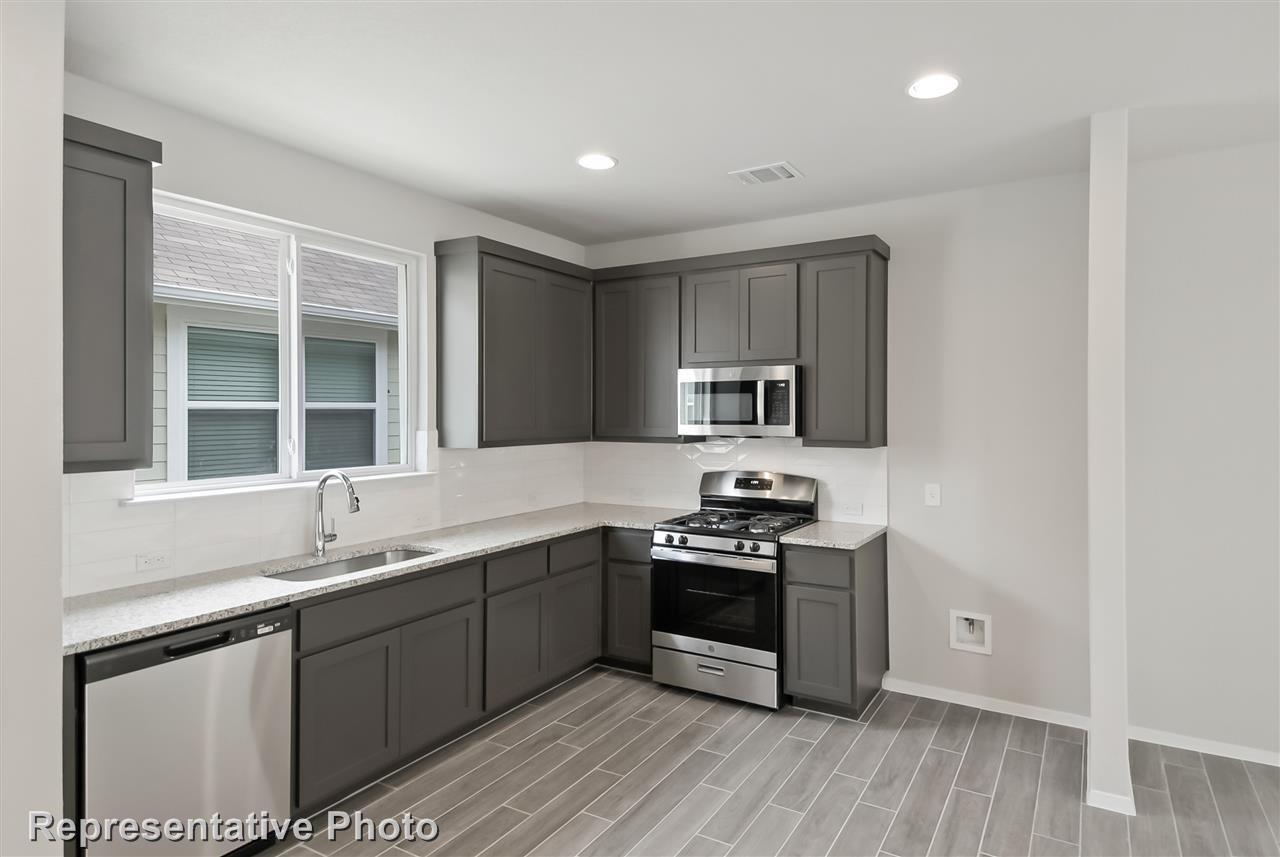 133 Keltic Dr Property Photo 4