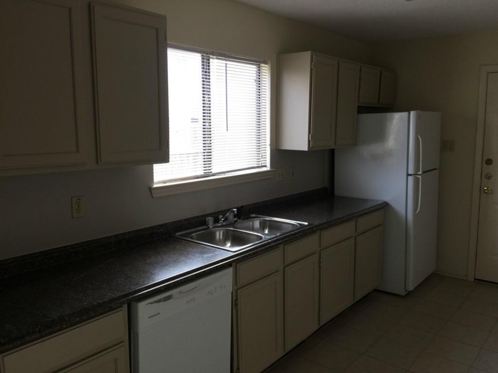 607 Luther Dr #b Property Photo 4