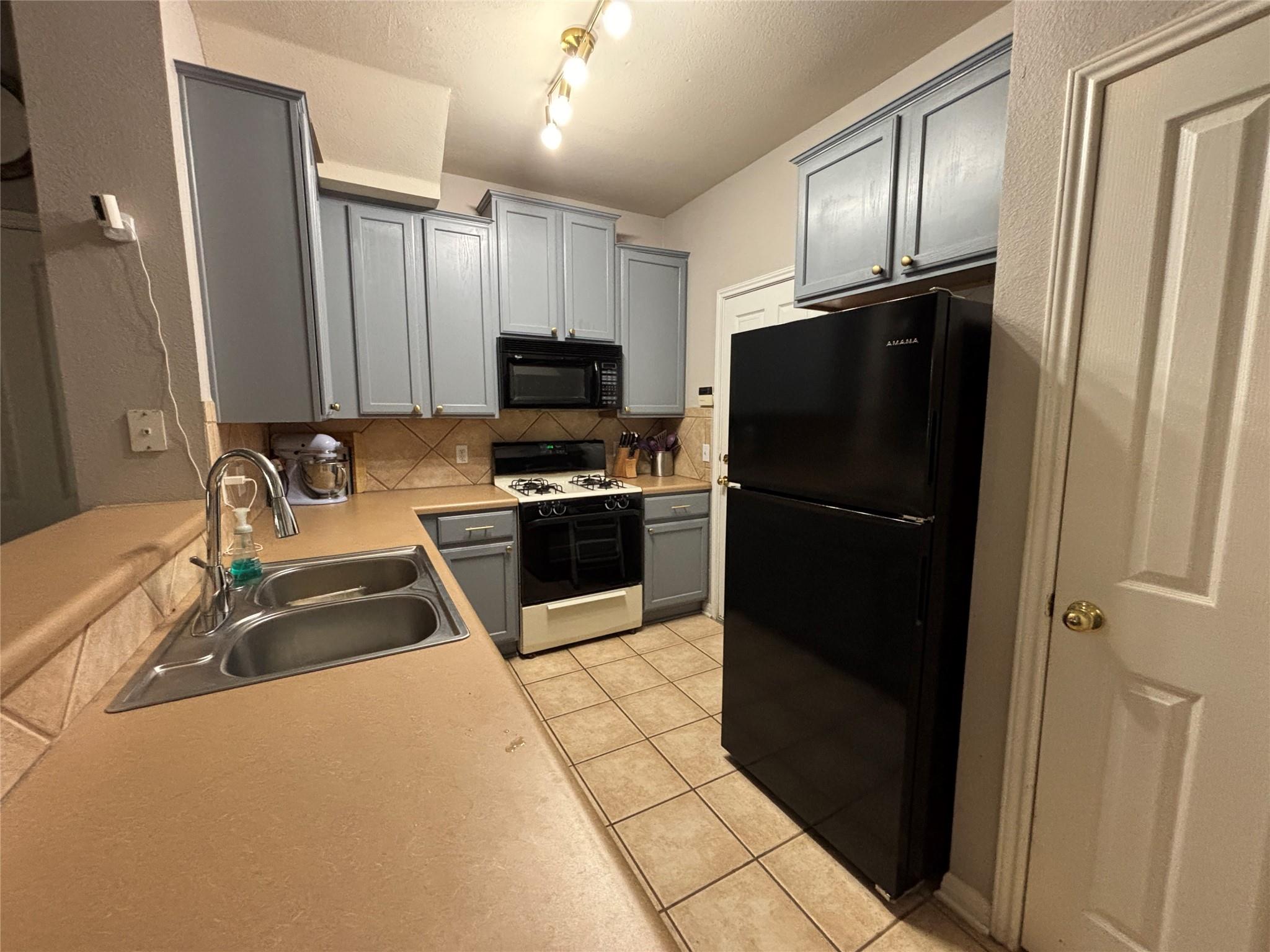 8518 W Cahill Dr #29 Property Photo 11