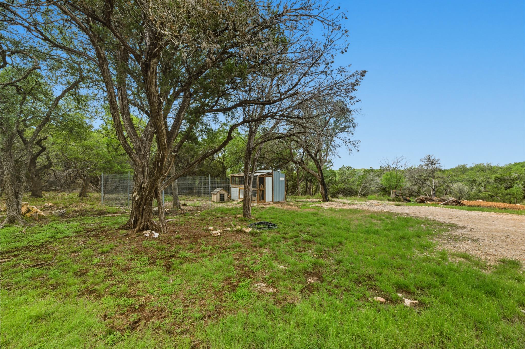 410 Cedar Bend Rd Property Photo 3