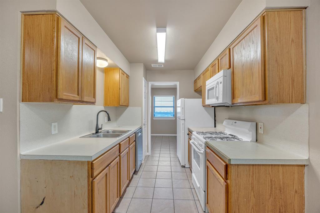 5725 Alsace Trl Property Photo 5