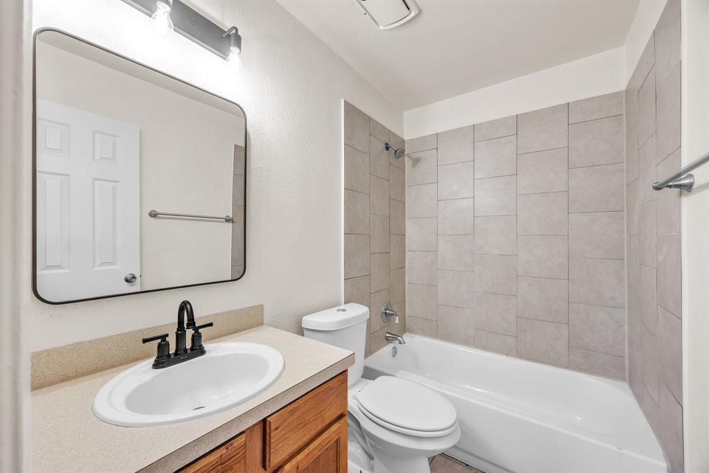 5725 Alsace Trl Property Photo 8