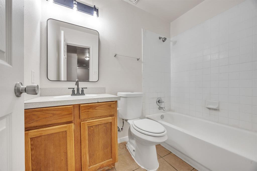 5725 Alsace Trl Property Photo 10